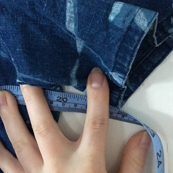 Button down blouse. - Picture 5 of 7